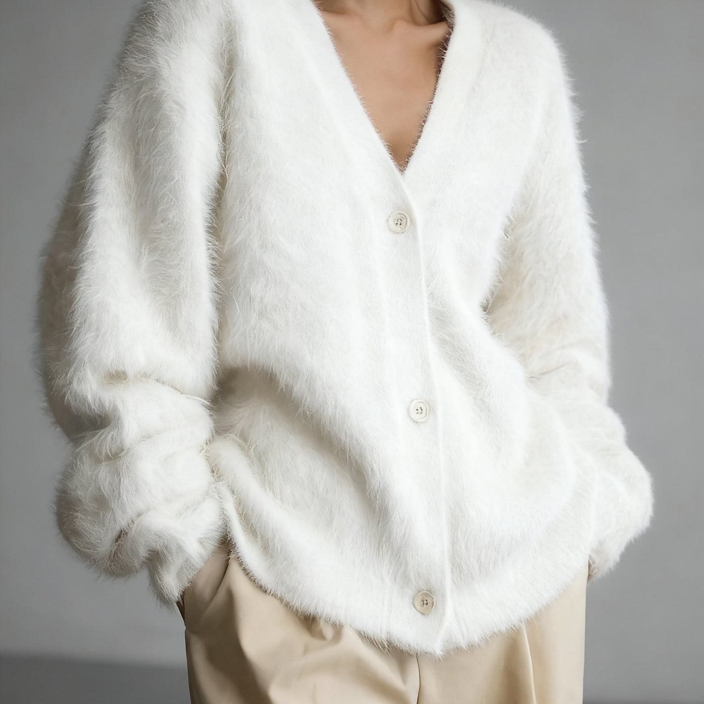 VIOLA™ | Miękki Sweter z Dekoltem w Serek o Puszystej Fakturze