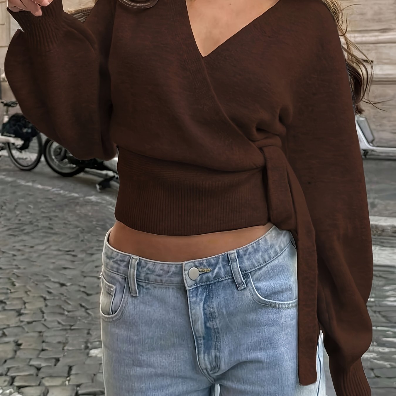 LAURA™ | Asymetryczny sweter z dekoltem V i krótkim fasonem