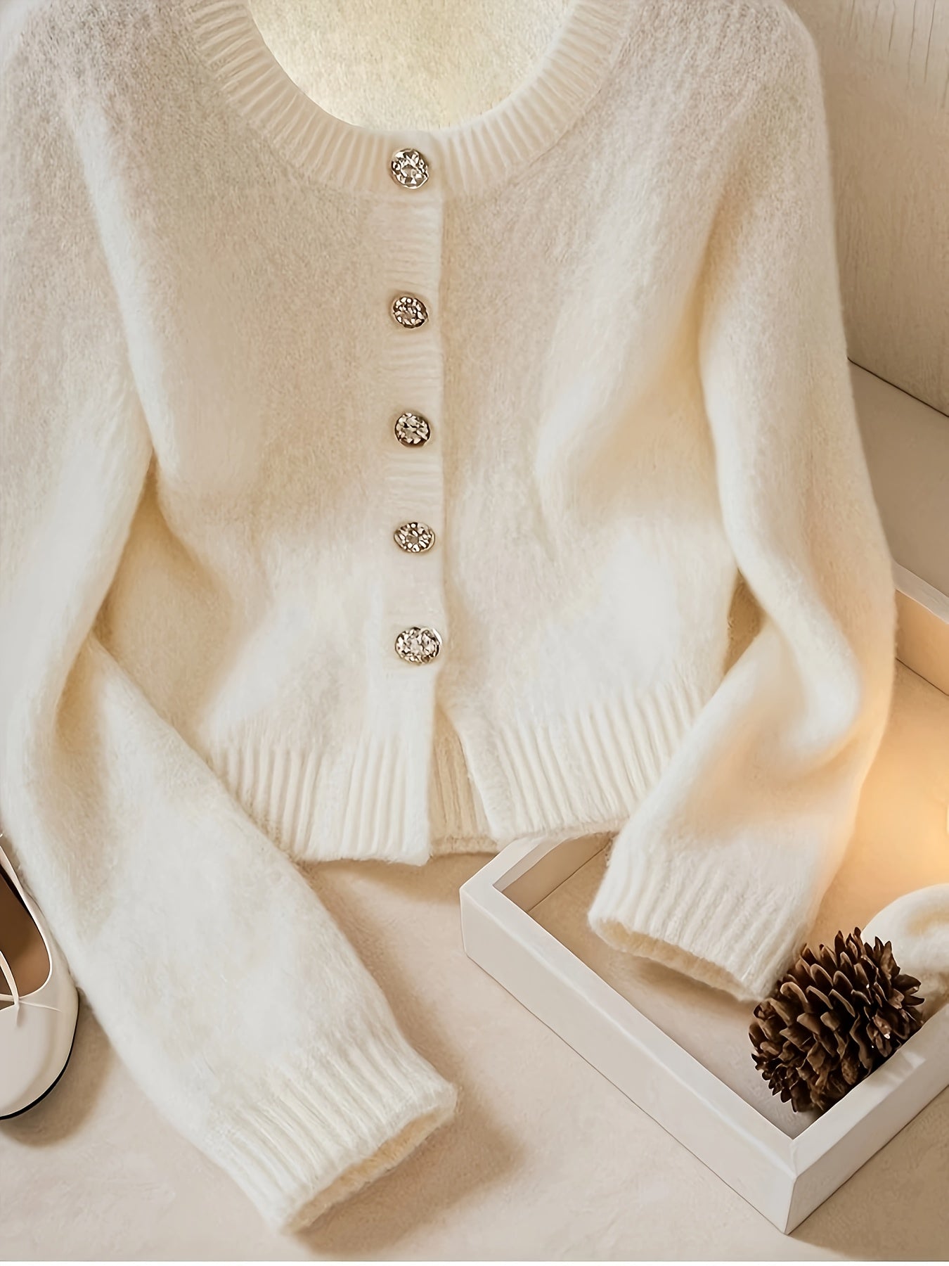 DALIA™ | Elegancki Krótki Kardigan z Guzikami i Delikatnym Połyskiem