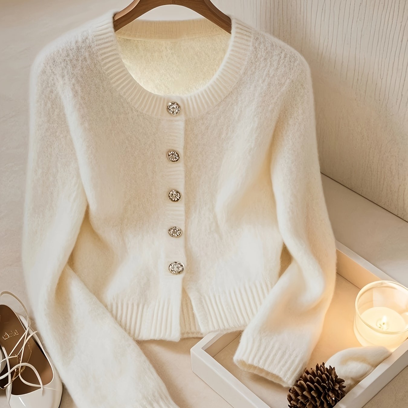 DALIA™ | Elegancki Krótki Kardigan z Guzikami i Delikatnym Połyskiem